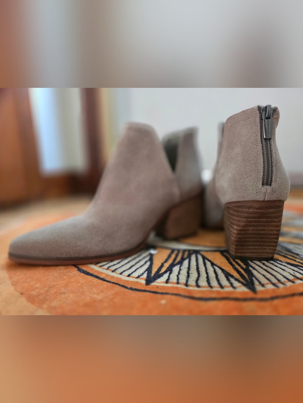 Vince Camuto Women's Ankle Booties Taupe Size 9.5 Block Heel - Picture 2 of 5